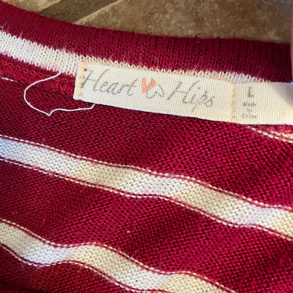 Red and white sweater - Picture 2 of 3